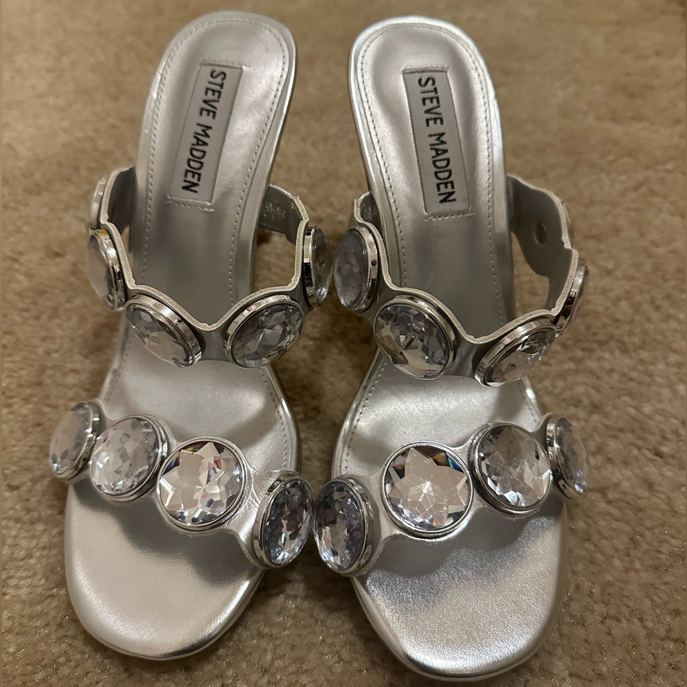 STEVE MADDEN CHRISHELL JEWELED SLIP ON SILVER HEELS SANDALS 6.5